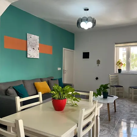Vibrant & Oasis Апартаменты
